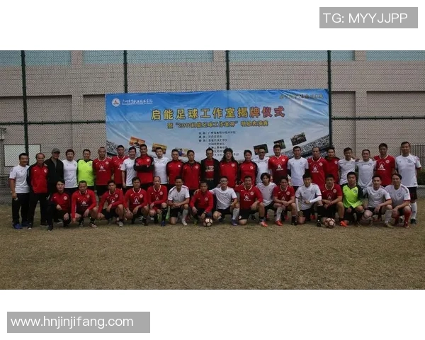 经纪人与足球明星的默契搭档关系揭秘与背后的故事分享