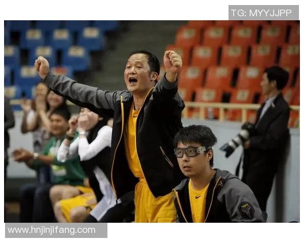 足球明星拼脸挑战视频素材尽享球场魅力与明星风采的完美结合