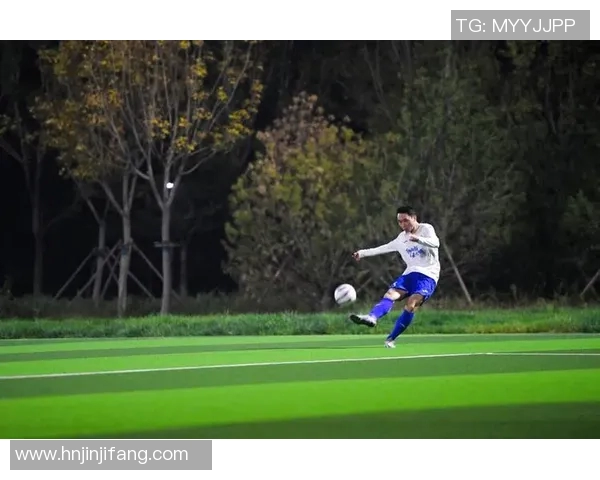 新疆足球明星是谁他们的成就与精彩瞬间汇总图片展示