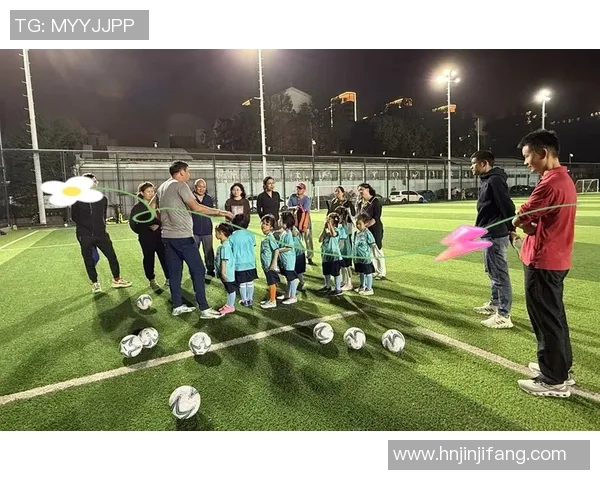 从小踢球到绿茵场上闪耀光芒的足球明星成长之路